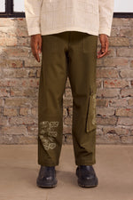 Load image into Gallery viewer, TRAVELLERS OLIVE BAGGY PANTS
