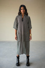 Load image into Gallery viewer, CROCHET TRAVELLERS DRESS-BLACK
